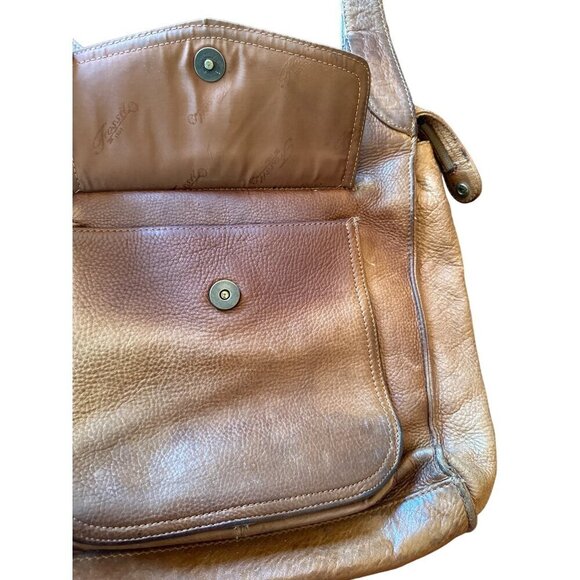 Fossil Genuine Leather Shoulder Bag With Zippered Pocket & Adjustable Strap - Picture 3 of 8